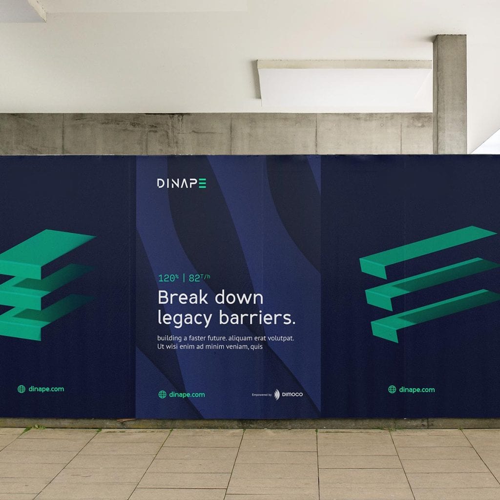 Drei Dinape-Plakate sind auf einer Mauer zu sehen, eines mit der Headline „Break down legacy barriers“. Die IT-Lösung von Dinape ermöglicht es, bestehende Altsysteme zu integrieren und schrittweise zu ersetzen. Dieses Mockup visualisiert die innovative und zukunftsorientierte Markenbotschaft von Dinape.